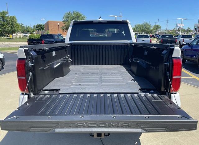 
 Toyota Tacoma full									