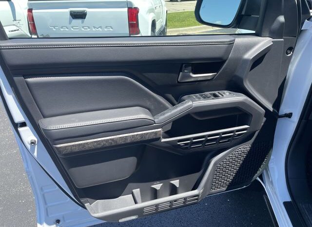 
 Toyota Tacoma full									