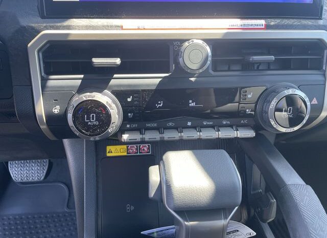 
 Toyota Tacoma full									