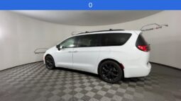 
 Chrysler Pacifica full									