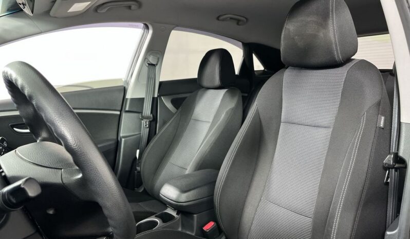 
 Hyundai Elantra GT full									