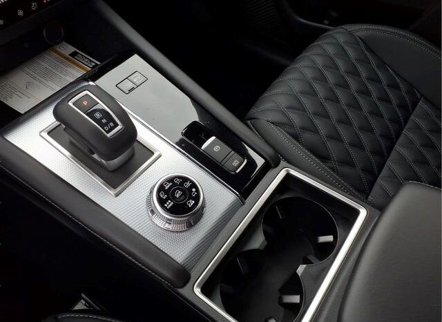 
 Nissan Rogue Plug-In Hybrid full									