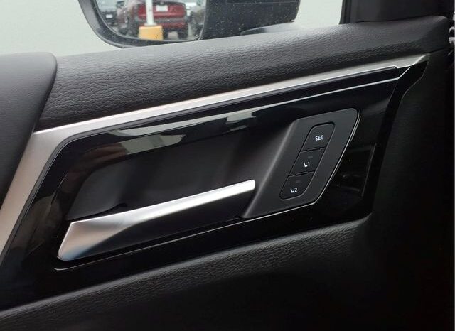 
 Nissan Rogue Plug-In Hybrid full									