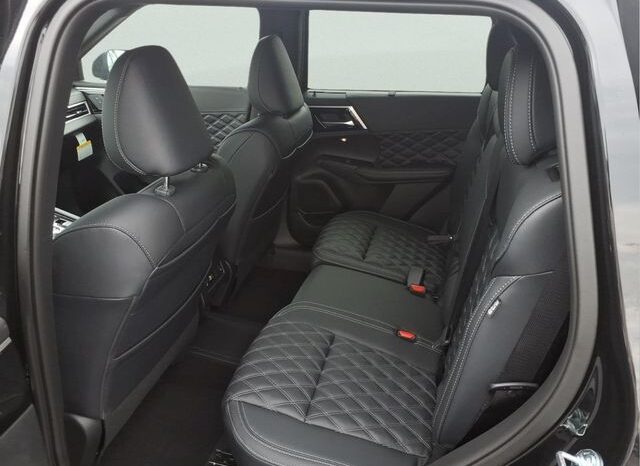 
 Nissan Rogue Plug-In Hybrid full									