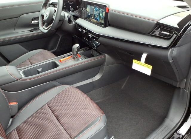 
								Nissan Kicks full									