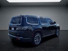 Jeep Grand Wagoneer