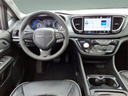 Chrysler Pacifica full