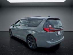 Chrysler Pacifica full