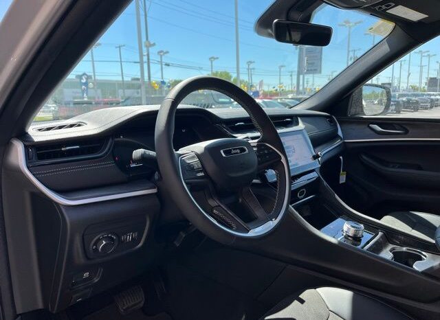 
								Jeep Grand Cherokee L full									