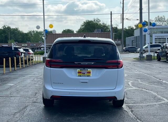 
 Chrysler Pacifica full									
