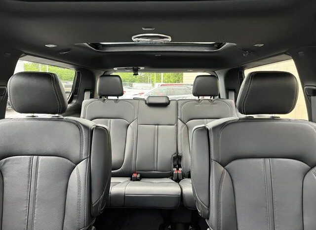 
 Jeep Grand Wagoneer full									