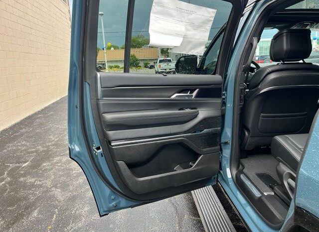 
 Jeep Grand Wagoneer full									