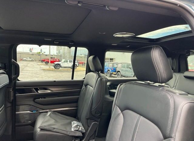 
 Jeep Grand Wagoneer full									