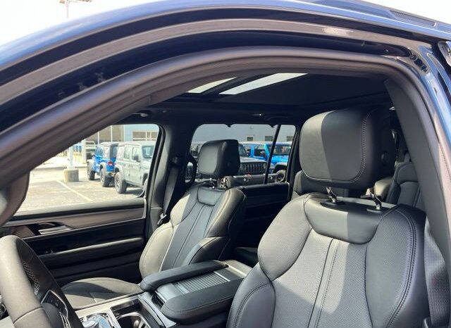 
 Jeep Grand Wagoneer full									