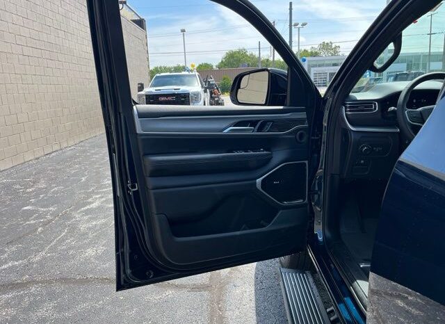
 Jeep Grand Wagoneer full									