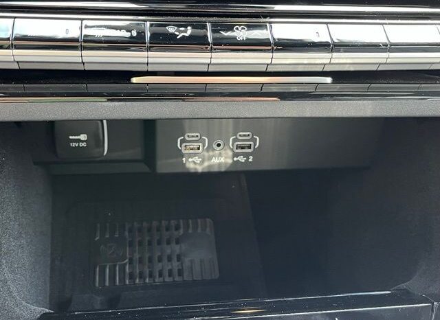 
 Jeep Grand Wagoneer full									