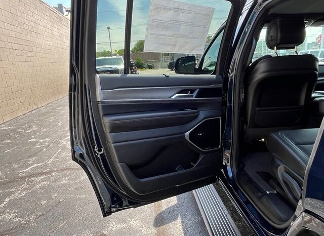 
 Jeep Grand Wagoneer full									