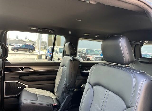 
 Jeep Grand Wagoneer full									