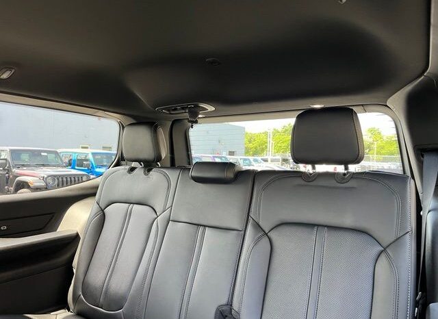 
 Jeep Grand Wagoneer full									