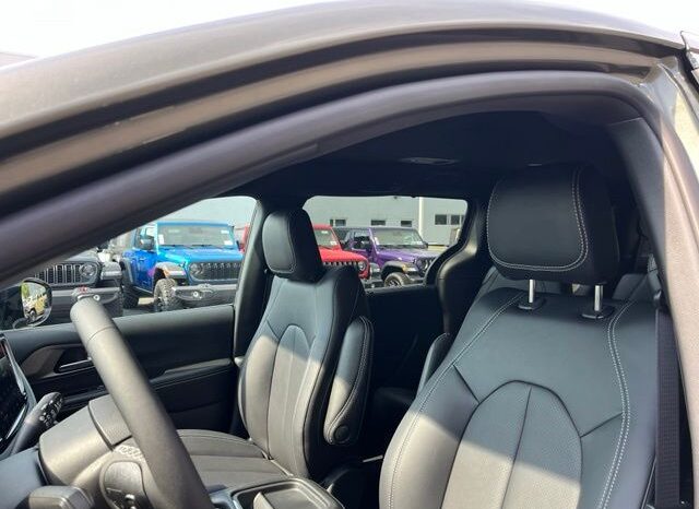 
 Chrysler Pacifica full									