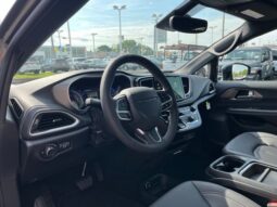 Chrysler Pacifica full