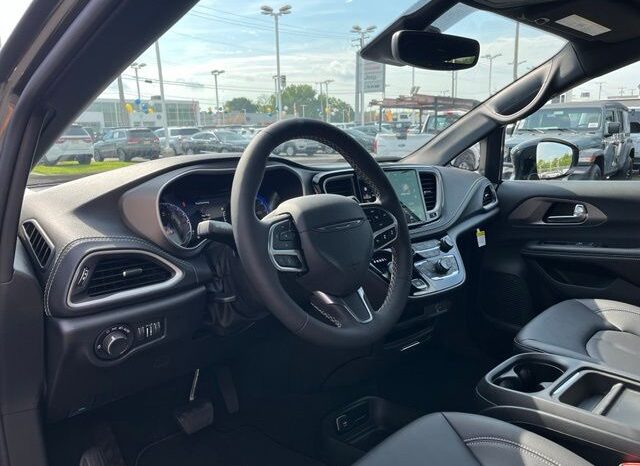 
 Chrysler Pacifica full									