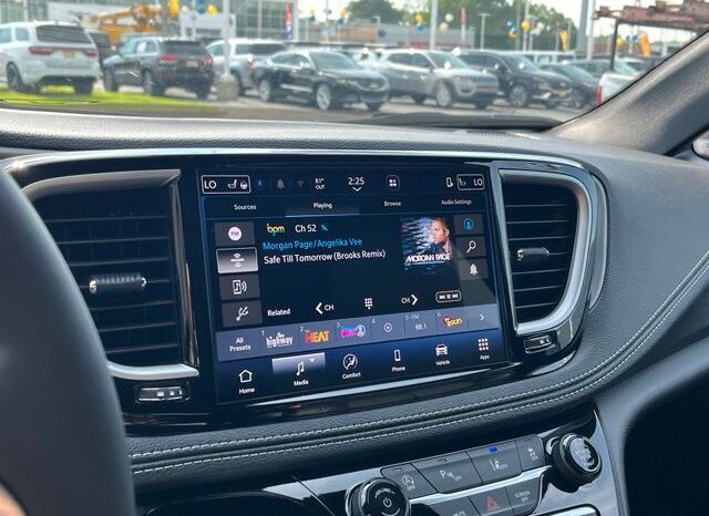 
 Chrysler Pacifica full									