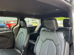 Chrysler Pacifica full