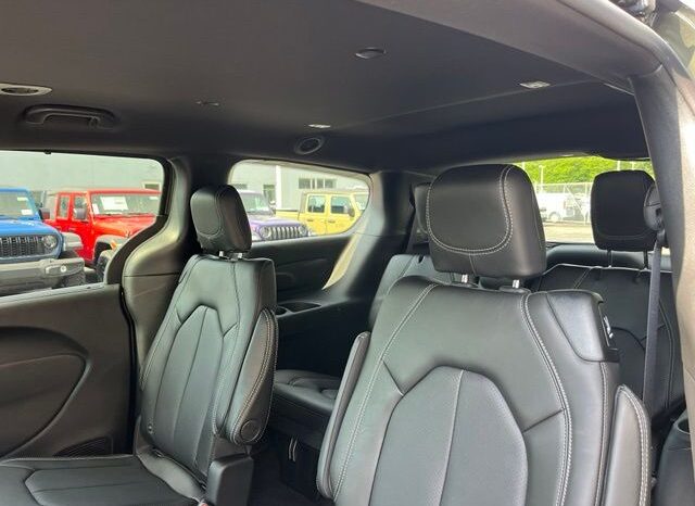 
 Chrysler Pacifica full									