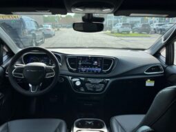 Chrysler Pacifica full