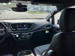 Chrysler Pacifica full
