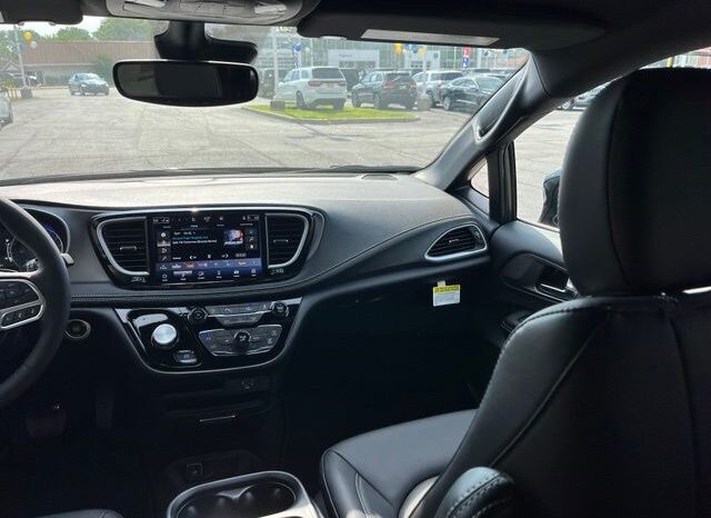 
 Chrysler Pacifica full									