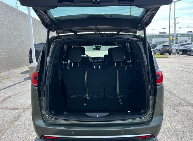 
 Chrysler Pacifica full									