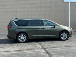 Chrysler Pacifica full