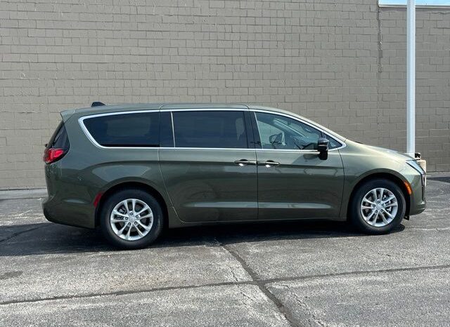 
 Chrysler Pacifica full									