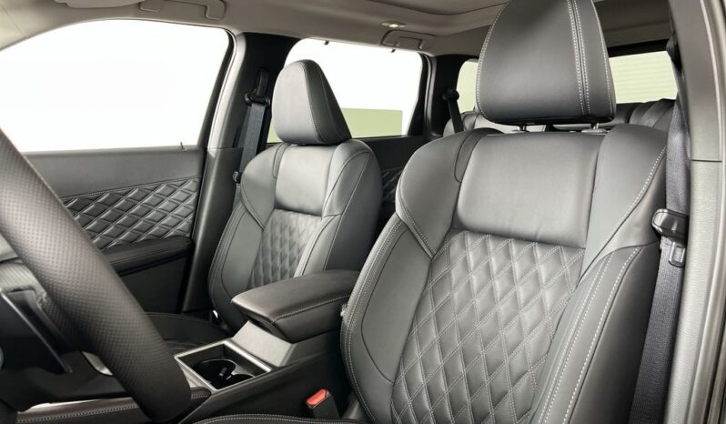 
 Mitsubishi Outlander PHEV full									