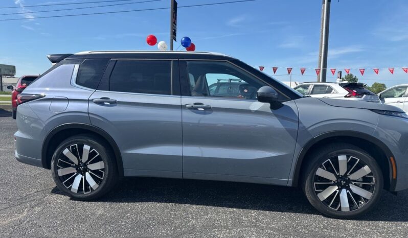 
 Mitsubishi Outlander full									