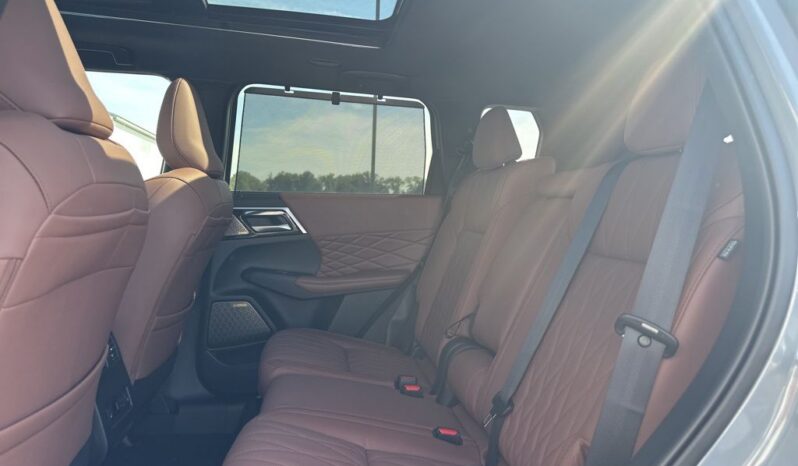 
 Mitsubishi Outlander full									