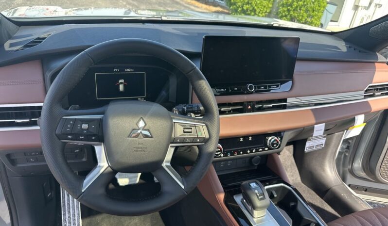 
 Mitsubishi Outlander full									
