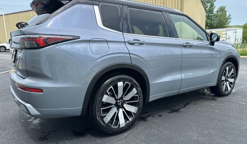 
 Mitsubishi Outlander full									