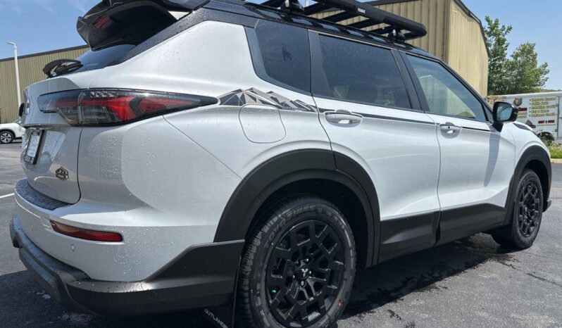 
 Mitsubishi Outlander full									