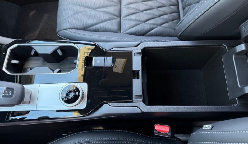 
 Mitsubishi Outlander full									