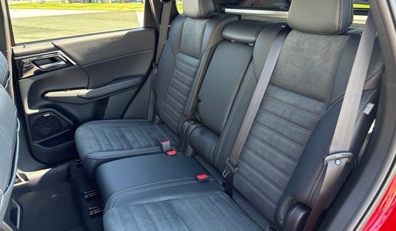 
 Mitsubishi Outlander full									