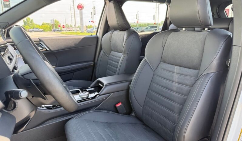 
								Mitsubishi Outlander full									