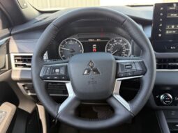 
										Mitsubishi Outlander full									