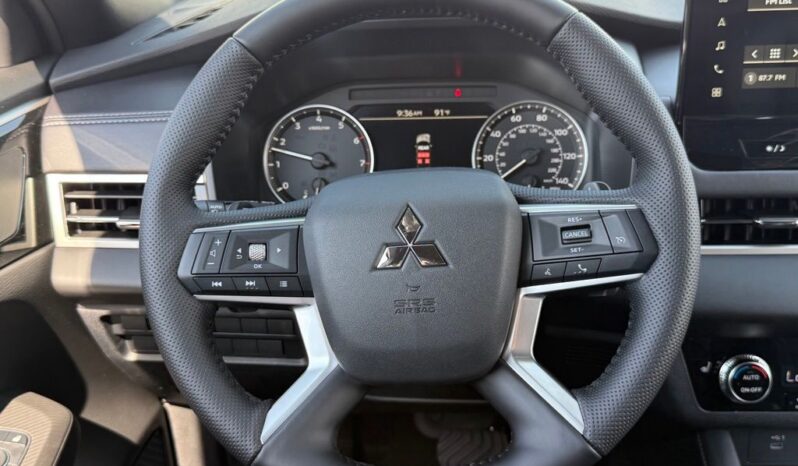 
								Mitsubishi Outlander full									