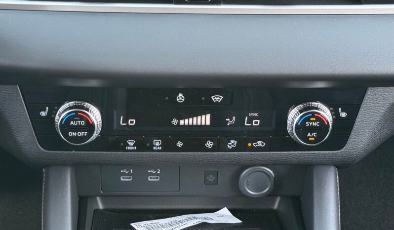 
								Mitsubishi Outlander full									