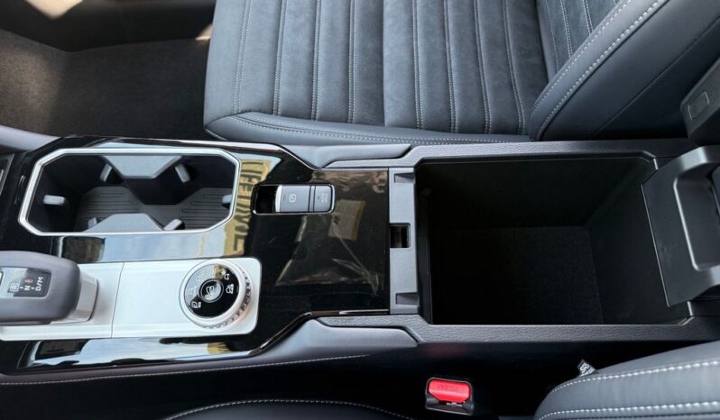 
								Mitsubishi Outlander full									