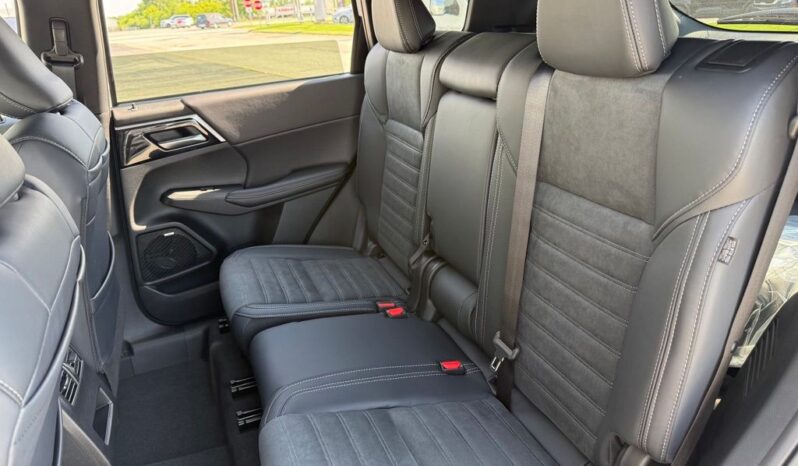 
								Mitsubishi Outlander full									