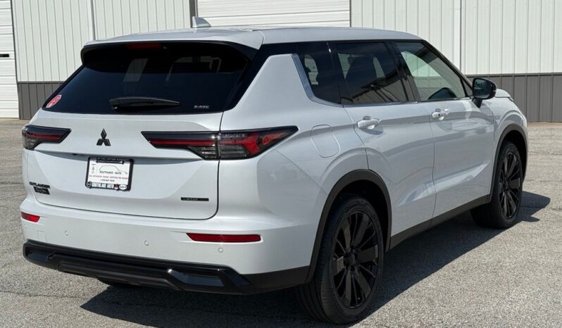 
								Mitsubishi Outlander full									